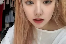 未婚生女的黄一鸣咬死：不想做富太太，孩子就是王思聪的！图片