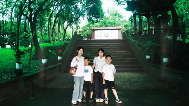 好洋盘！裸眼3D新津美景亮相东郊记忆→