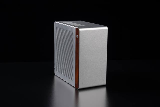 英特尔酷睿Ultra5 230F+铭瑄挑战者H810ITX+乔思伯NV10装机分享！