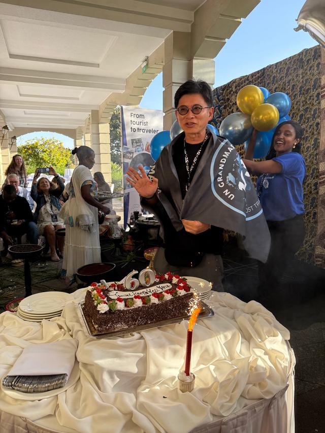 陈广明领取中国首个《联合国特别大师》证书