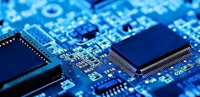 中光刻机技术是“偷”来的？荷兰ASML傻了，外媒：或有灭顶之灾！