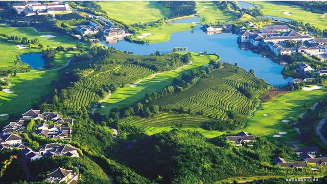 “三江两岸”微缩世界亮相南京东路！ 杭州文旅携“深秋的富春山居图”赴沪引客