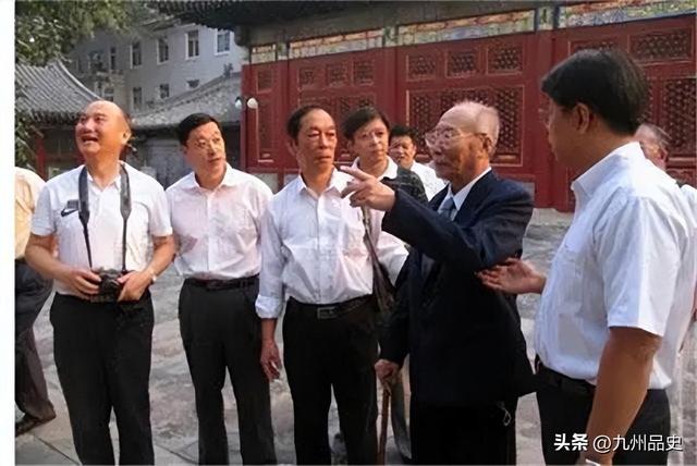 哥哥是皇帝、大伯是光绪、奶奶是慈禧	、他却非常低调地活到2015年