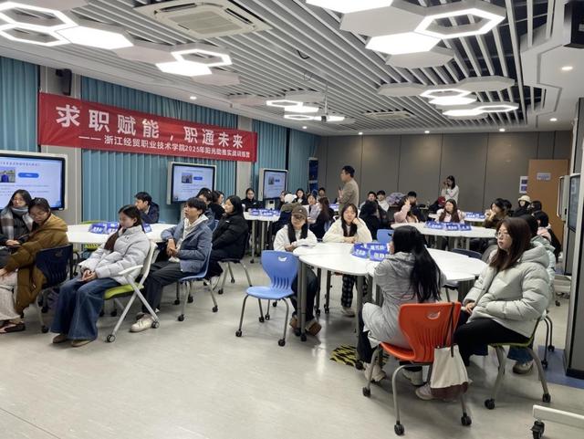 “阳光助推工程”实战训练营开营 为学子点亮求职“指明灯”