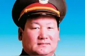 他曾任沈阳军区司令员，两次被越级提拔，1994年被授予上将军衔图片