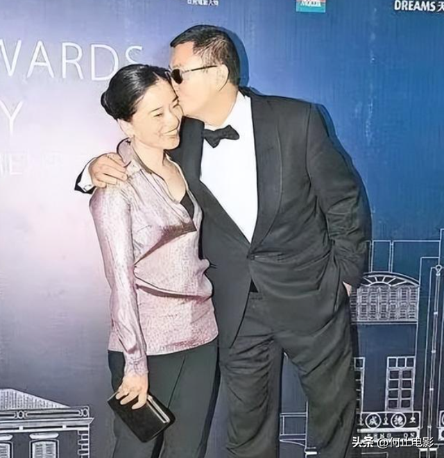 陪玩陪睡竟只是开胃菜？舔手指、集体开嫖，开黄腔	，真相恶心至极