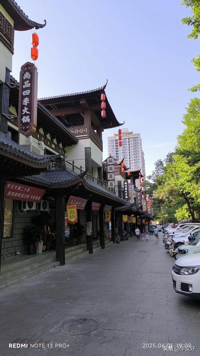 过境奎屯·宁静干净红火的小城——再赴新疆日记之七
