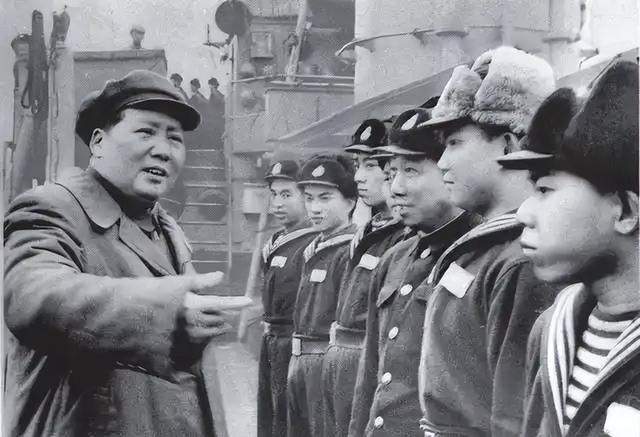 国军连长率部起义，凭乞讨走完长征，1952年被主席认出，你去哪了