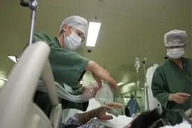 59岁男子血压180/110，天天吃大蒜希望降压，后来咋样了？图片