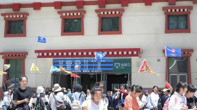这个以风景区命名的高铁站，火了！