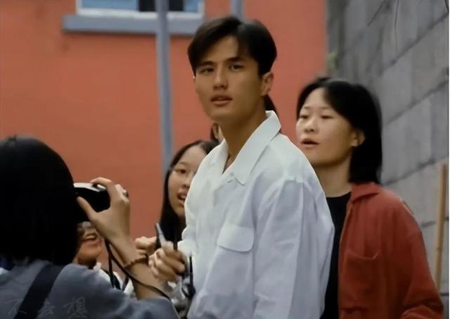 演员徐冬冬因亲病重紧急简化婚礼，明确表态不收家人朋友礼金：谁送礼就请谁回家