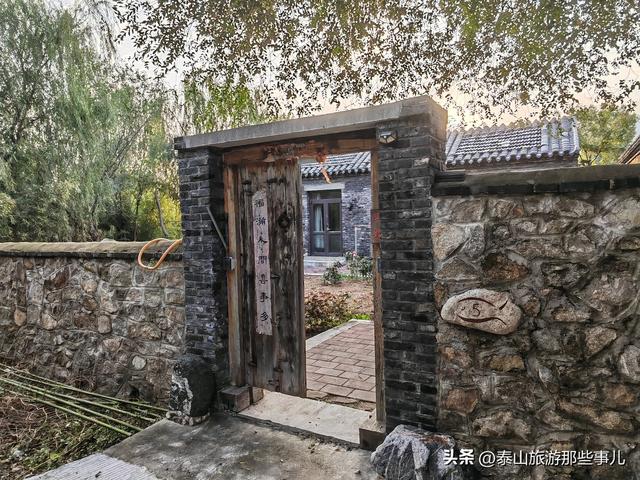 泰安：泰山脚下有一座神仙院子，石头屋里听风眠，老井边上找童年