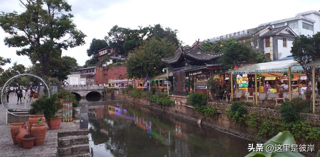 丽江古城大水车及周边景色
