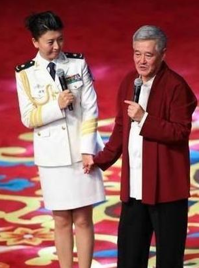 闫学晶这次恐怕真要哭了，被资本“抛弃”，或将面临巨额赔款