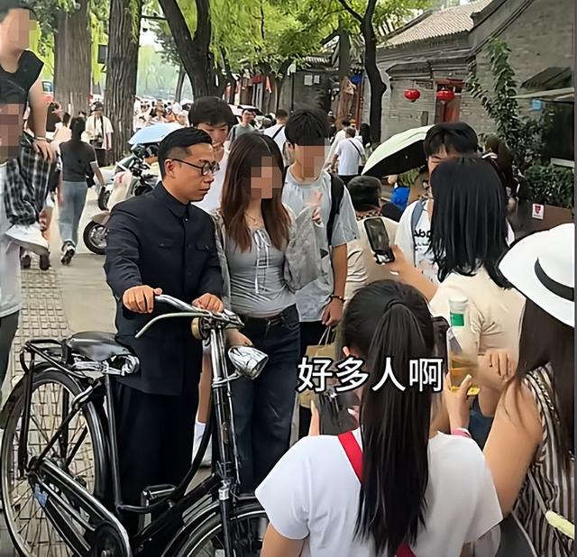 安徽小伙因长相酷似溥仪，接到横店邀约，网友：这叫老天爷赏饭吃