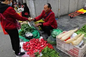 晚年单身女人最难熬是什么，60岁大娘自述：这几年活得太尴尬太难图片