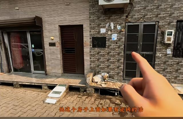 东北小伙闯印度，窜稀5天，参观火葬场发现骨灰撒恒河，恶心坏了