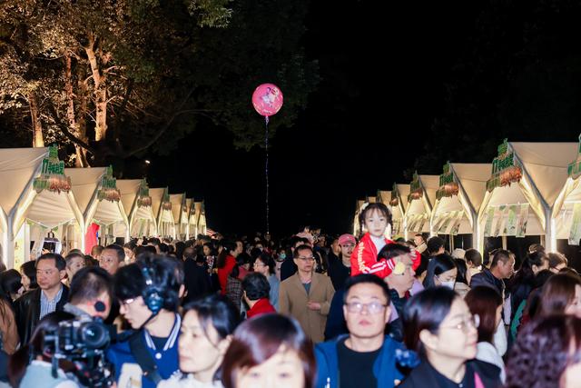 “超级文旅日”咸宁分会场“温泉+演出+市集”活动异彩纷呈