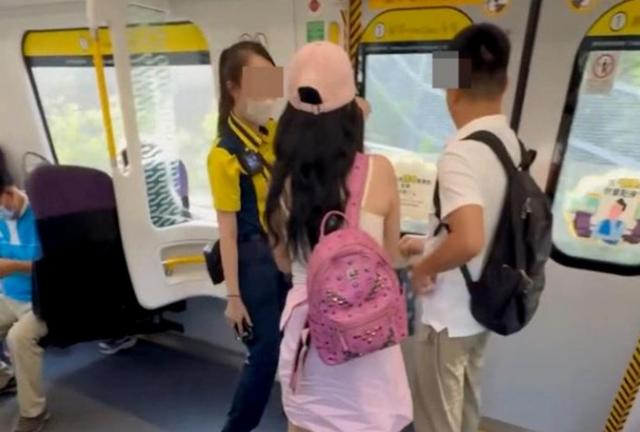 内地人一家七口坐港铁有六人逃票？港男发帖曝光被网友怼“合法”！头等舱查出一群内地客乱入，求情仍罚上千