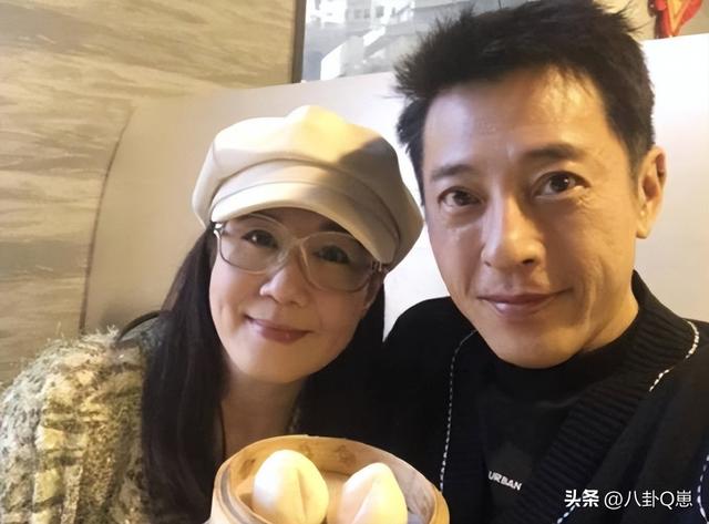 夫妻俩为了不变老，坚持31年不吃肉不生子，如今59岁近照太尴尬