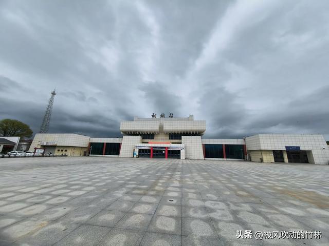 桐城,一座县级城市,拥有三座火车站,桐城站.桐城东站.桐城南站