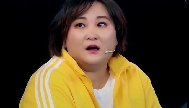 退出春晚解散公司	，被“综艺	”开除，44岁贾玲近况曝光，面相变了