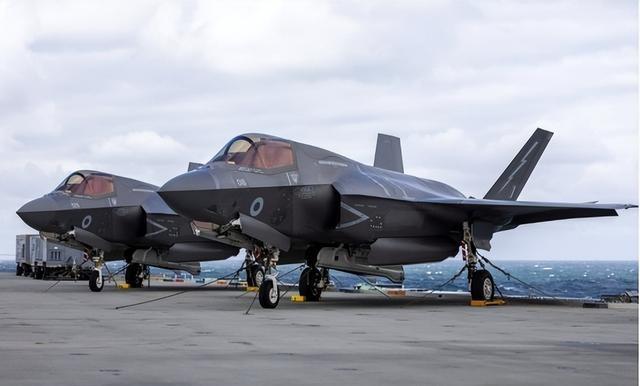 又让张召忠说中了？东拼西凑550亿建的2艘航母，如今彻底成为累赘