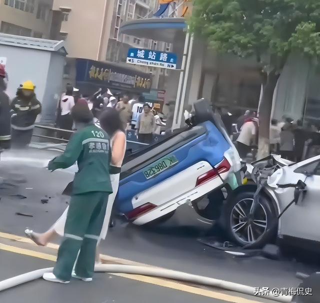 斗气翻车后续：警方通报来了，车内乘客身份曝光，更多内幕流出！