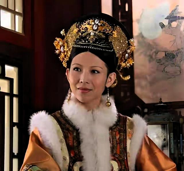 52岁蔡少芬现状让人心酸，脸垮不平	，又瘦又老，一代女神也落寞了