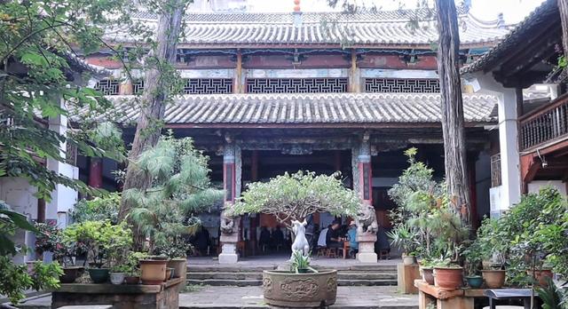 昆明动车直达，又一座小众的千年古镇，四季如春，古迹遍布