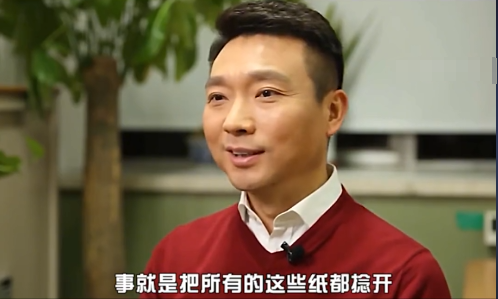 事实证明，54岁“丁克”了半辈子的康辉，早已走上了另一条大道