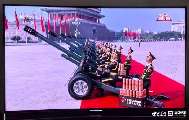 反华势力再现？多人公开诋毁阅兵，内容炸裂身份特殊，网友炸锅