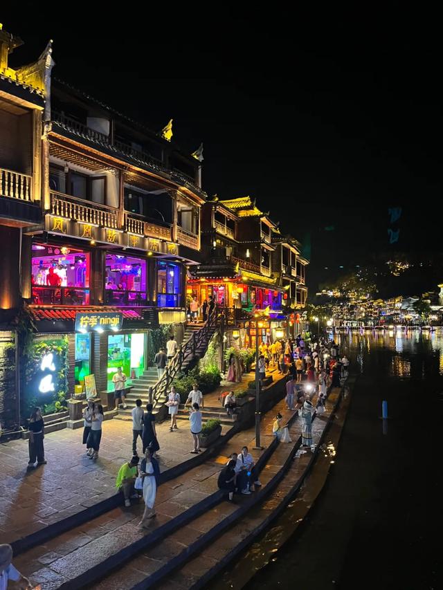 为何凤凰古城、翠翠街如此吸引我?