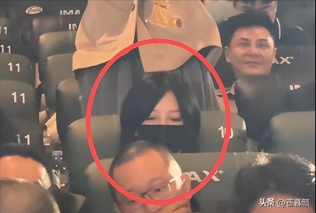 落地凤凰不如鸡！赵薇回老家探亲，全副武装包裹，不敢露脸怕见人