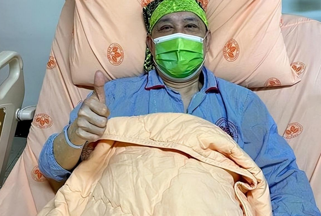 曾是一代歌王，后来成人尽皆知的台独分子，如今家破人亡下场凄凉