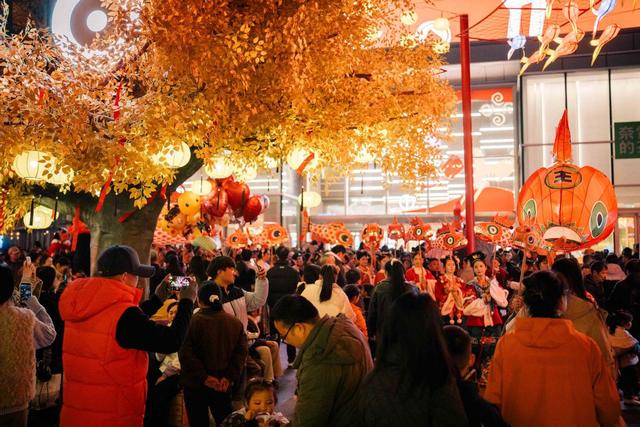 龙湖长沙芙蓉天街「长沙年货大集」热闹开市，沉浸式年俗体验 + 地道年货集合，打造文旅融合新春消费新场景！