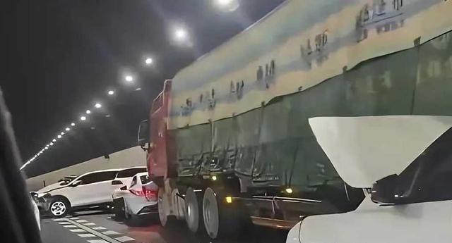 一家三口国庆返程遭遇车祸，全家无一生还，车祸原因让人惋惜