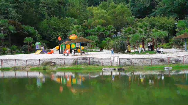 盘州市哒啦仙谷景区：清凉夏日，绿色植物园成为避暑游客热门打卡地