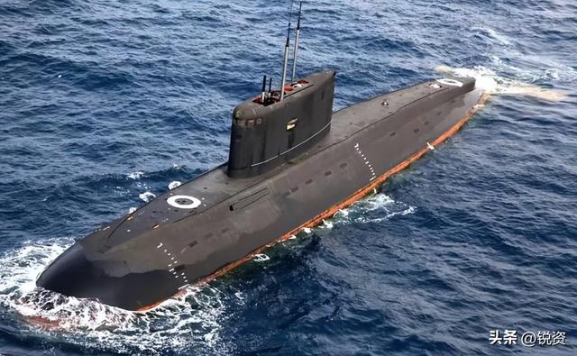 俄军黑海舰队司令气得吐血：乌克兰血洗俄军军港，潜艇遭袭大爆炸