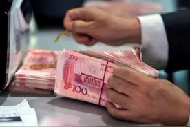 从明年开始，个人存款超过30万的家庭，或将面对“三大麻烦”图片