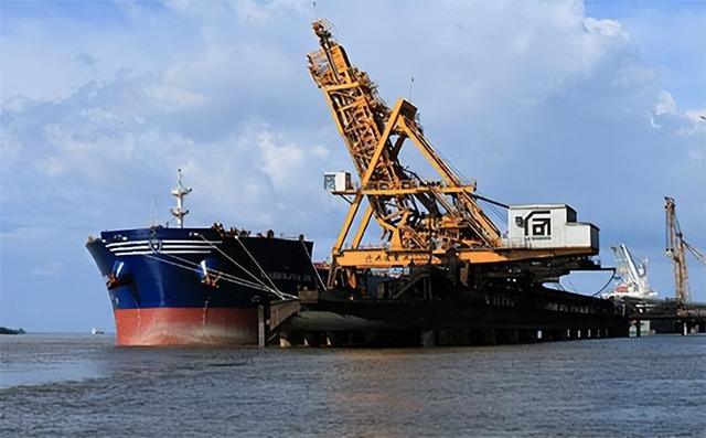 彻底不演了！特朗普宣布，从委扣押的中国油轮	，将由美国永久保留