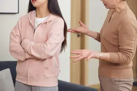 普通家庭最大的陷阱，是老人没有义务帮带孩子，这样日子很难过好图片