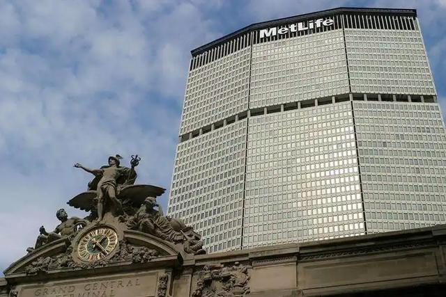 巴菲特最后揭秘！为什么"局外人"，能让伯克希尔穿越60年周期？