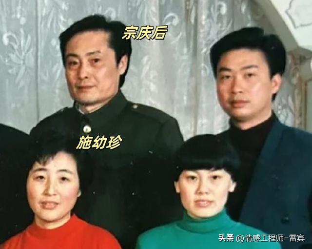 宗馥莉全家罕曝光！婶婶漂亮妈妈格格不入，爷爷奶奶果然宠孙子！