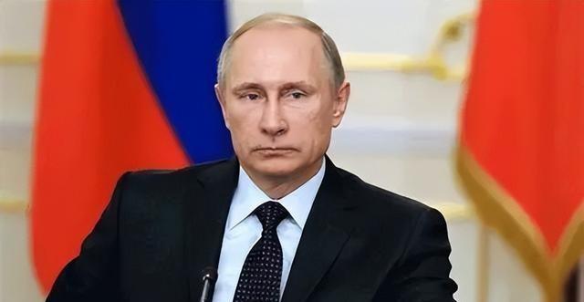 俄加油机编队深入敌境700米，18秒生死时速逃离，普京在下什么棋