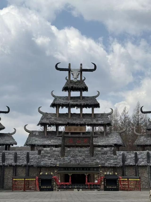 长白山国庆“爆单”啦！秋色与人海共舞，绘就流量画卷