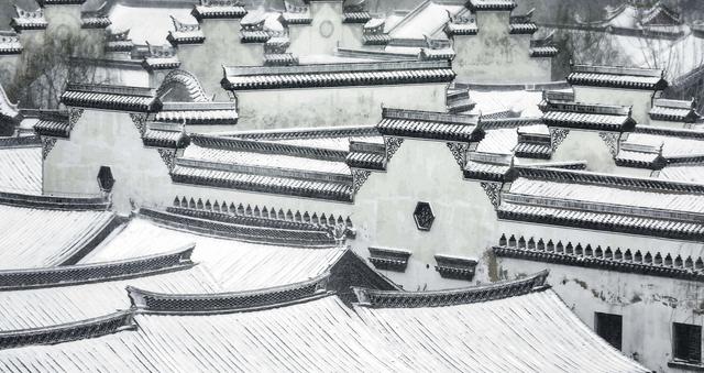 在台儿庄古城等一场青砖黛瓦的白色浪漫