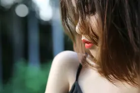 妻子出差一周，离异的丈母娘主动来照顾女婿生活：我最会照顾人了图片