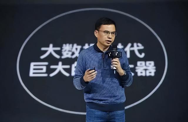 他身家几百亿却只开20万的车，8亿人用他的产品，却没几人认识他