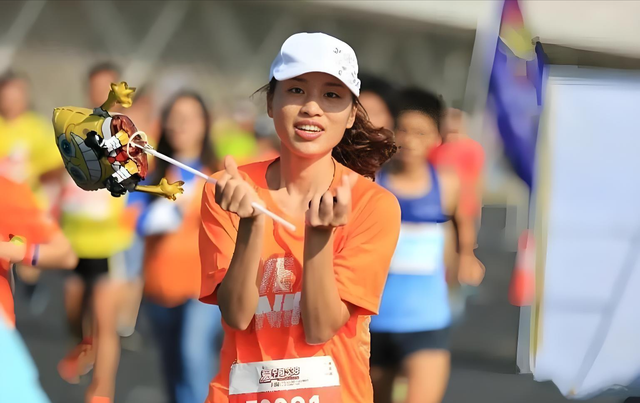 官媒发文，揭开最快护士张水华辞职内幕	，信息量大，风向又变了